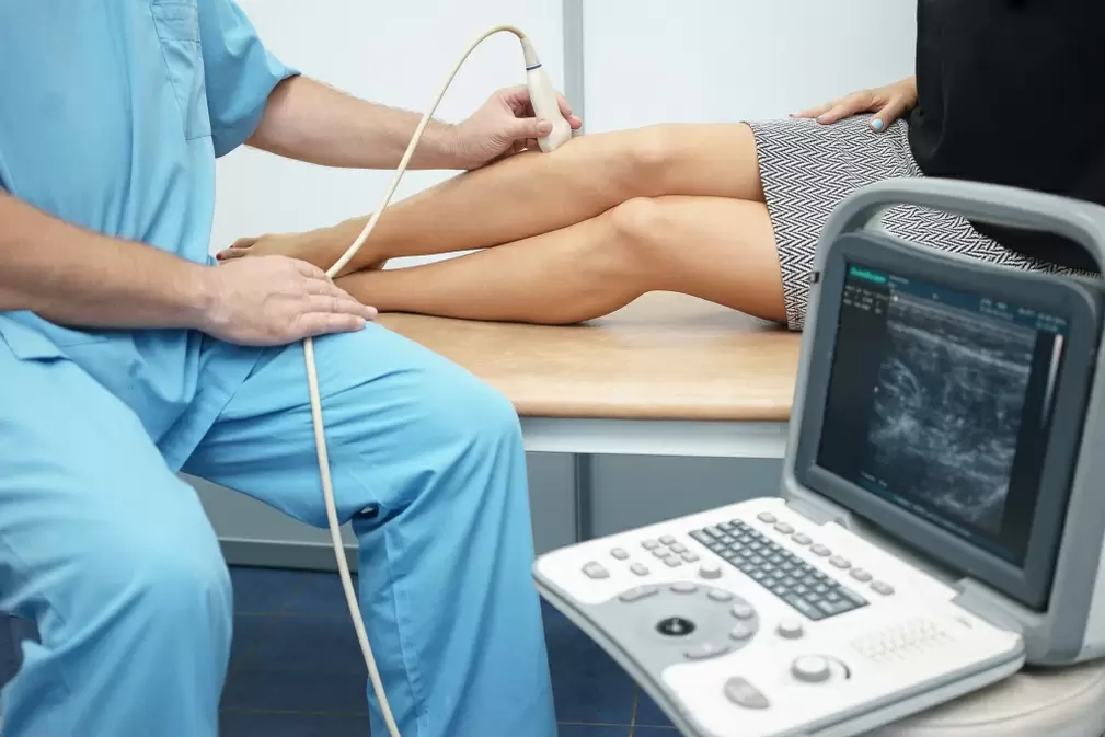 diagnóstico por ultrasonido de venas varicosas en las piernas